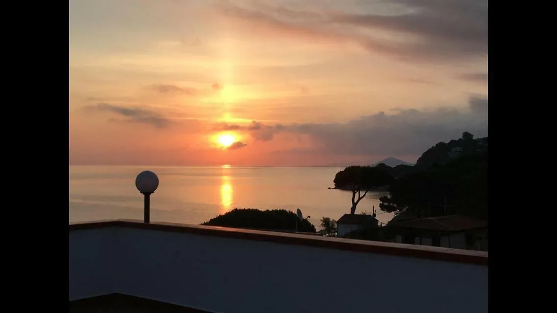 B&B Hotel Il Veliero - La Vela Del Veliero SantʼAndrea 0*,  İtalya